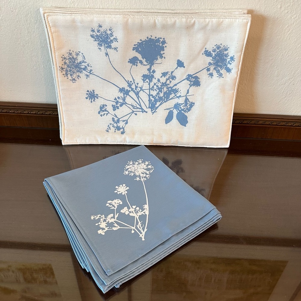 Vintage Screen Printed Table Linens - 4 Placemats and 4 Napkins